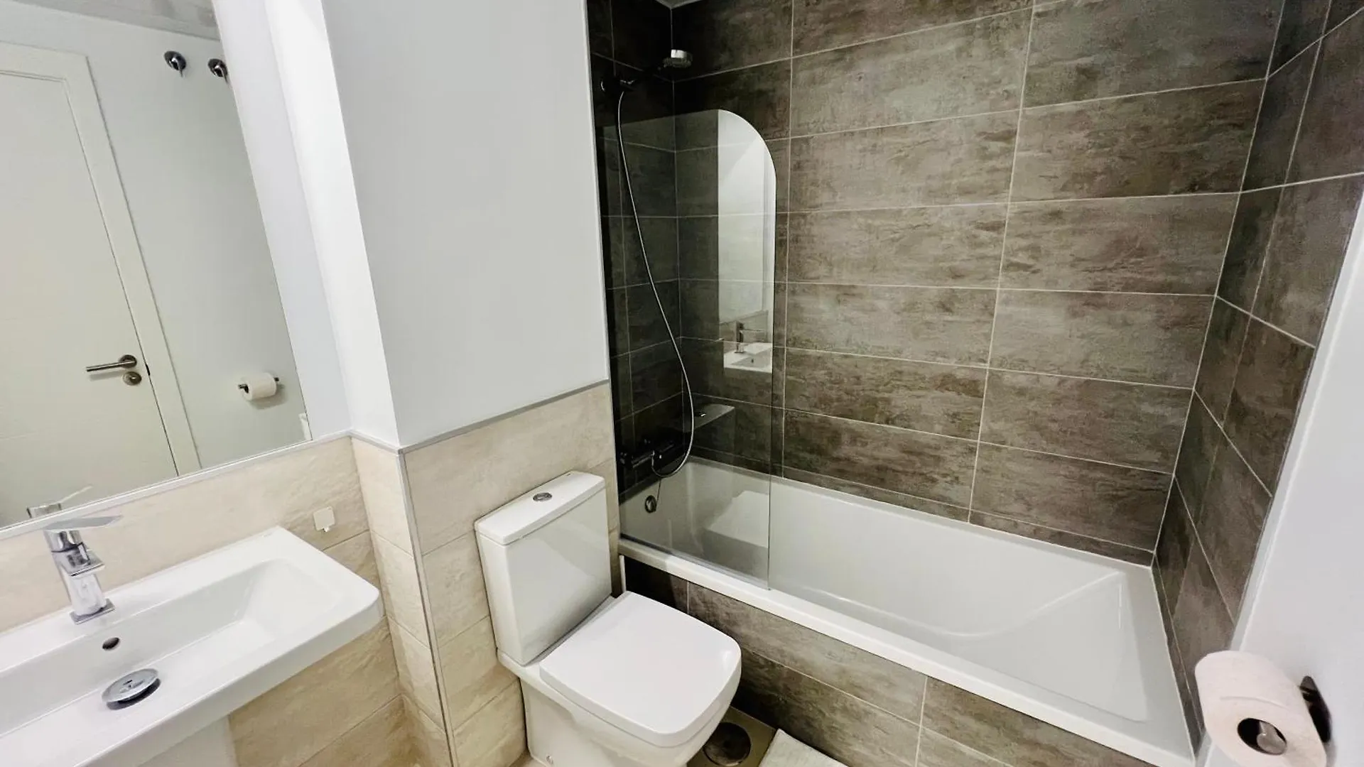 Logement Moderne Et Cosy Avec Piscine, Jacuzzi, Salle De Sport Et Billard Estepona Apartamento